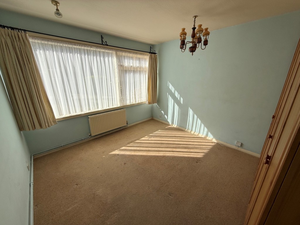 Lot: 117 - VACANT TWO-BEDROOM GROUND FLOOR FLAT REQUIRING IMPROVEMENT - Bedroom with fitted wardrobes